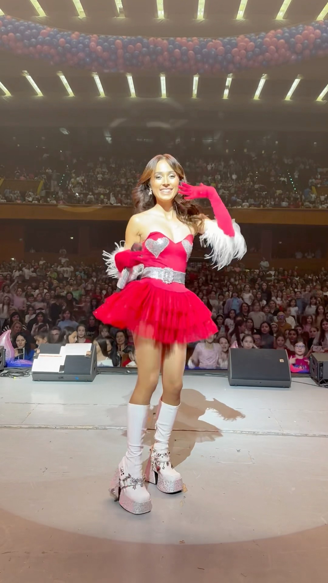 Dancing with 4000 people at my CONCERT ? | Andra Gogan